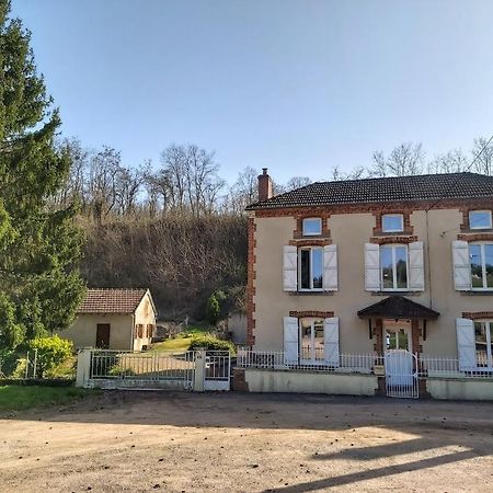 ホテル Au Pays D'Angeline La Pacaudière エクステリア 写真