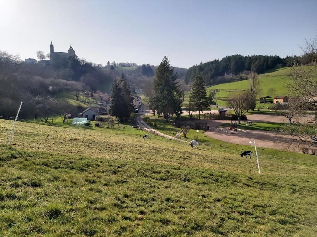 ホテル Au Pays D'Angeline La Pacaudière エクステリア 写真