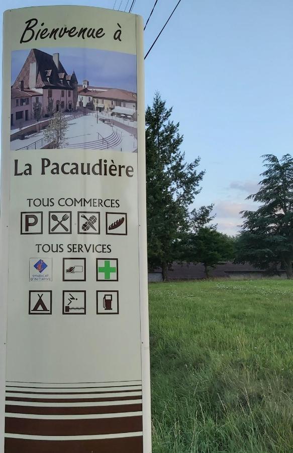 ホテル Au Pays D'Angeline La Pacaudière エクステリア 写真