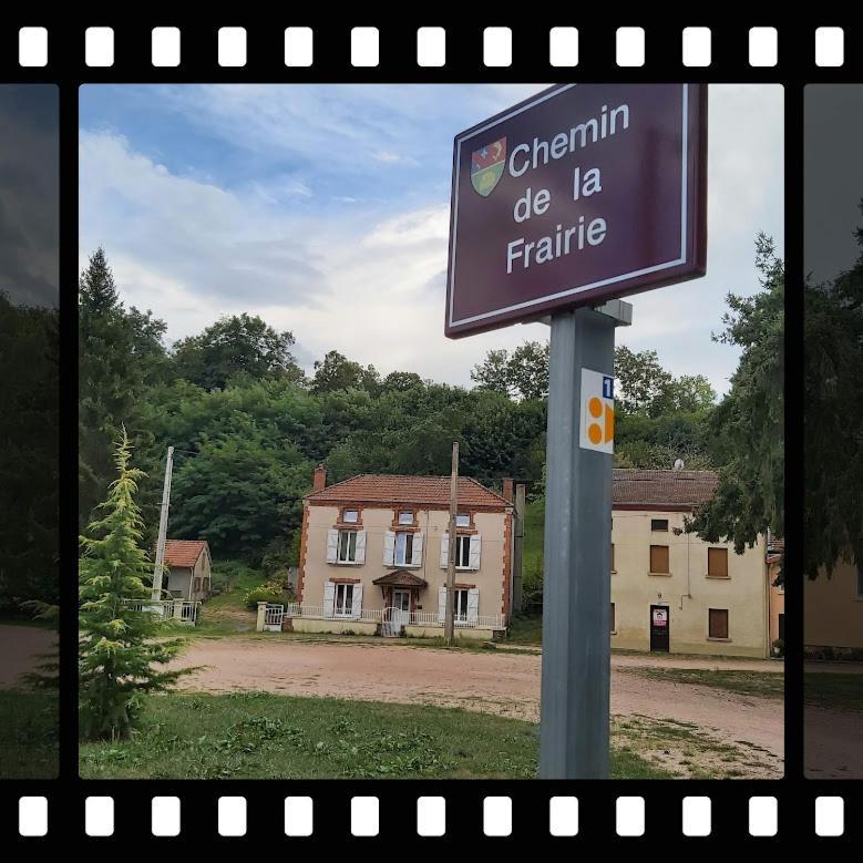 ホテル Au Pays D'Angeline La Pacaudière エクステリア 写真