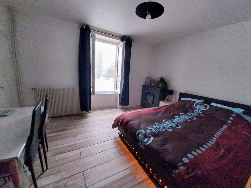 ホテル Au Pays D'Angeline La Pacaudière 部屋 写真