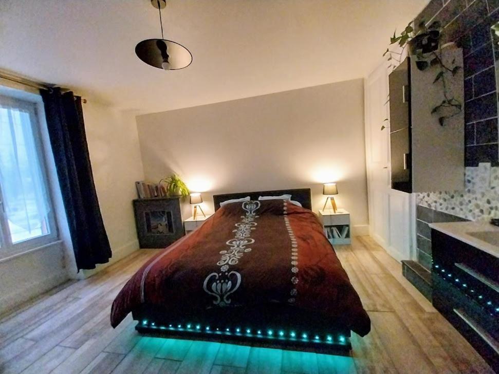 ホテル Au Pays D'Angeline La Pacaudière 部屋 写真